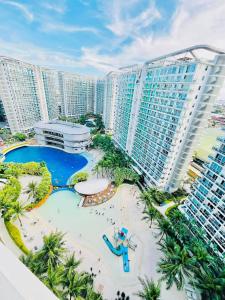 Azure Staycation Condo near SM Bicutan and Makati