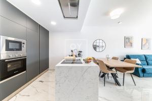 Amanecer Signature Penthouse - high-end rooftop lounge & kitchen - by OYOOSTAYS