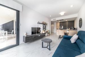 Amanecer Signature Penthouse - high-end rooftop lounge & kitchen - by OYOOSTAYS