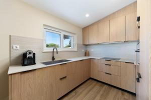Villa Paraíso - Sleek Design & Pool by LovelyStay