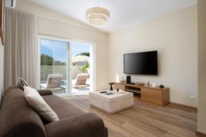 Villa Paraíso - Sleek Design & Pool by LovelyStay