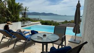 Samui Sunset Deluxe Villa with Beach Access