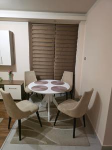 Aura suites 4