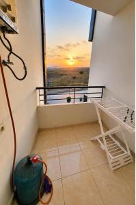 Bright 2-Bedroom Flat with Balcony & Parking
