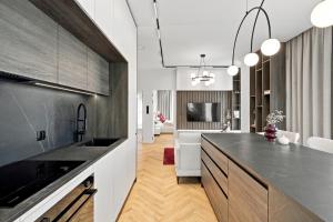 Olszynki Park Prime Apartment by BookingHost
