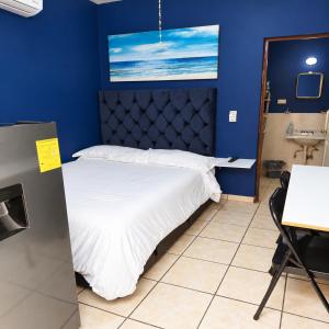 Habitacion 11 independiente con mucha privacidad ,cerca del consulado , CAS , a 200 mts del vado del rio