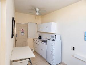 Departamento 21, cama king, cocineta , cerca del CAS,CIMA, CRIT, centro de gobierno y galerias mall