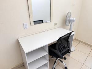Departamento 21, cama king, cocineta , cerca del CAS,CIMA, CRIT, centro de gobierno y galerias mall