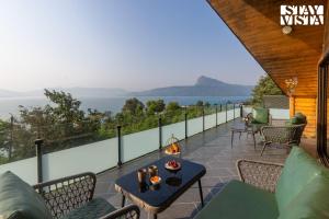 StayVistas Shambhala Bodhi - Pawna - 3BHK Villa with Karaoke & Jacuzzi