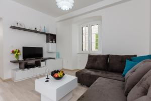 Old Town Summer Apartment