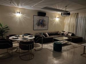 Luxury Penthouse with Sea View, 3 Bedrooms, Underground Parking