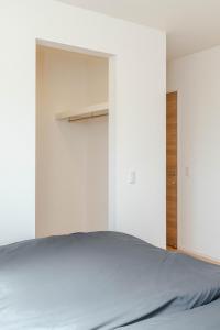 天神,博多へ好アクセス,独立4寝室ダブル7台,無料駐車場,バス1,シャワー1,トイレ2,シアタールーム