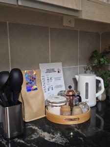 2BR Near Airport, 300m to MOA Arena Free Pool w Balcony