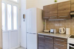 Avas Champagne Studio City Center-Andrash Street King Street