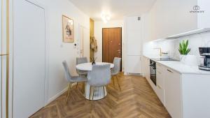 City Center - Amber Sky Apartments by Apartmore