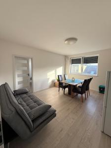 New Cozy Apartment in Prague with Free Parking