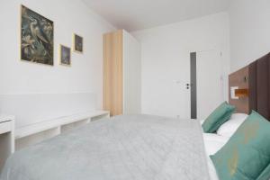 Family apartment with air-conditioning in Warsaw Międzynarodowa 31 by Heyrent