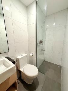 Elegant Studio at Newton 2 by Senyaman Living