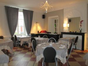 Hotels Logis Hostellerie Du Cheval Blanc : photos des chambres