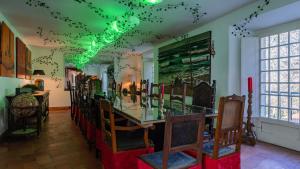 Double Room in 17th-century Home in Sintra Historic Center with Snooker, BBQ, Piano