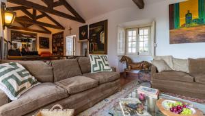Double Room in 17th-century Home in Sintra Historic Center with Snooker, BBQ, Piano