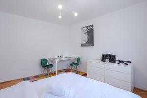 Gałczyńskiego City Standard Apartment by BookingHost