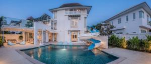 Luxury 4-Bedroom Pool Villa 3-Storey Walk to Jomtien Beach