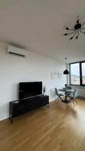 Balcony with views Modern apartment free parking