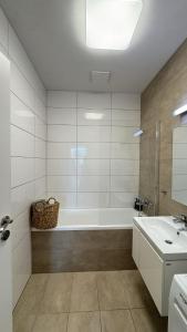 Balcony with views Modern apartment free parking