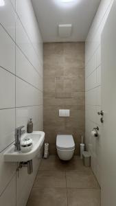 Balcony with views Modern apartment free parking