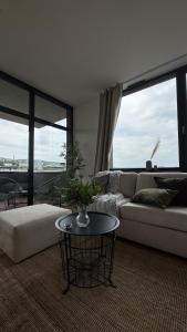 Balcony with views Modern apartment free parking