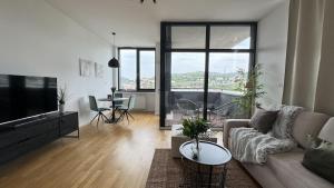 Balcony with views Modern apartment free parking