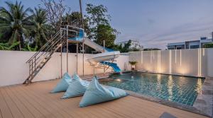 Luxury 4-Bedroom Pool Villa 3-Storey Walk to Jomtien Beach