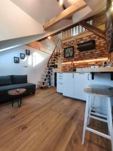Cosy Attic Loft - Old Town Hideaway