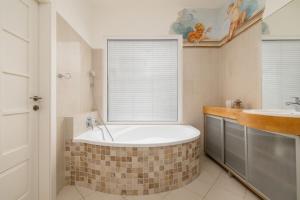 Elysia Suite - 1-BR with AC for 5 - Old Town