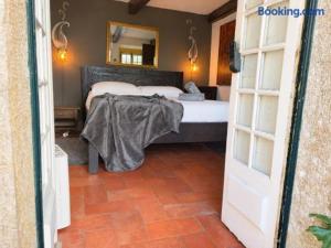 Cozy tiny Room in 17th century Villa in Sintra Historic Center, BBQ, Snooker, Patio and Piano - Velvet Sintra