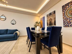 Idéal, 2 Chambres, 2 SDB, Fibre, IPTV, Parking privé , Salle de Sport