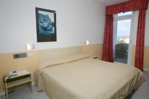 Double or Twin Room with Sea View