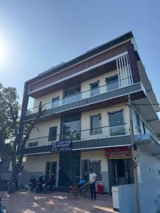 DUBEY JI GUEST HOUSE And RESTAURANT BARSANA