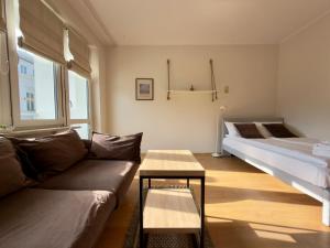 Teatralna City Charm Apartment by BookingHost