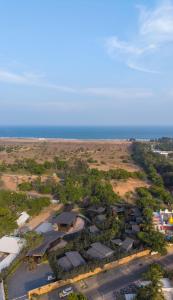 ELIVAAS Signature Forrest Timber Cottage With Private Pool, Sun Deck, Private Living Area & Landscaped Garden with Restaurant
