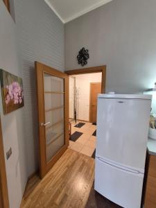 Heart & Home - Terrace, King Bed, Baby Cot
