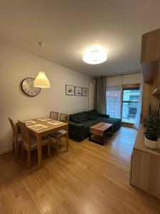 Lumina I Premium 4-room Apt with Loggia I Parking I Center