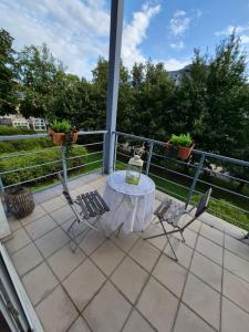 Heart & Home - Terrace, King Bed, Baby Cot