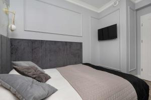 Spacious Apartment with a Private Sauna Cedzyna Świętego Andrzeja 5 by Heyrent