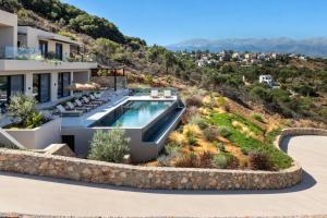 NEW Luxury Sea View Villa w Heated Infinity Pool
