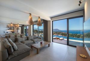 NEW Luxury Sea View Villa w Heated Infinity Pool