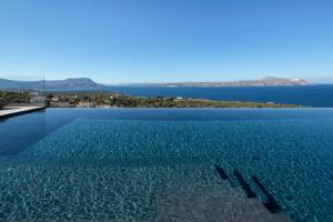 NEW Luxury Sea View Villa w Heated Infinity Pool