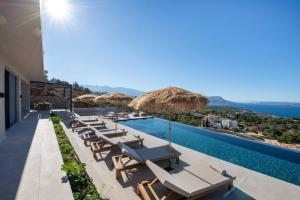 NEW Luxury Sea View Villa w Heated Infinity Pool