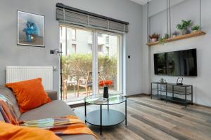 Chmielna Stylish Apartment with Garden and Parking in the center of Gdańsk by Heyrent
